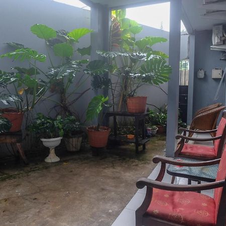 Reddoorz At Lapangan Bandara Sam Ratulangi Manado Hotel Exterior foto