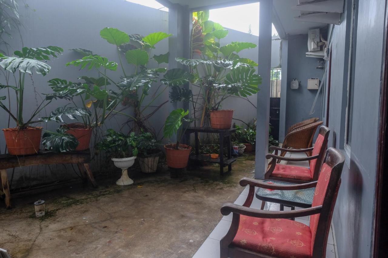 Reddoorz At Lapangan Bandara Sam Ratulangi Manado Hotel Exterior foto