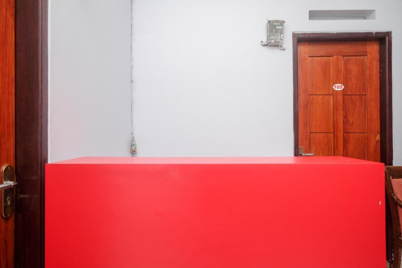 Reddoorz At Lapangan Bandara Sam Ratulangi Manado Hotel Exterior foto